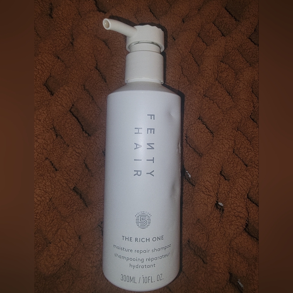 Fenty Beauty White Moisture Repair Shampoo
